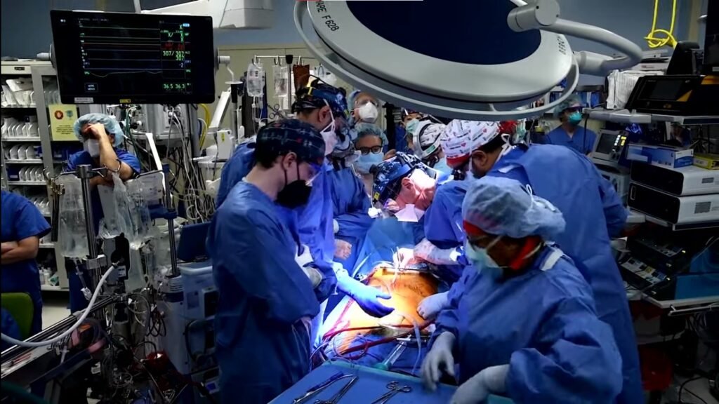 ¡Histórico! Logran trasplantar corazón de cerdo a un humano