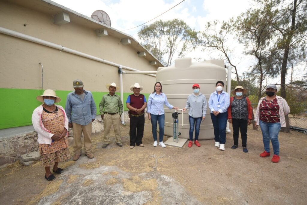 Entregan sistema de captación de agua en comunidades de Irapuato