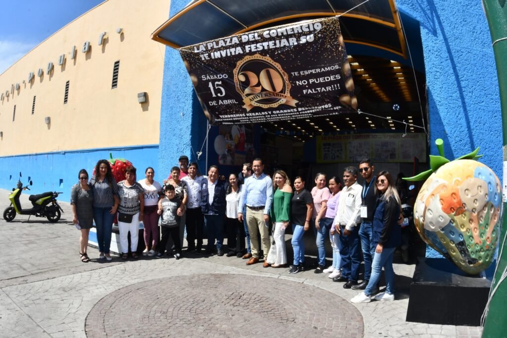 Festejan 20 años de la Plaza del Comercio Popular