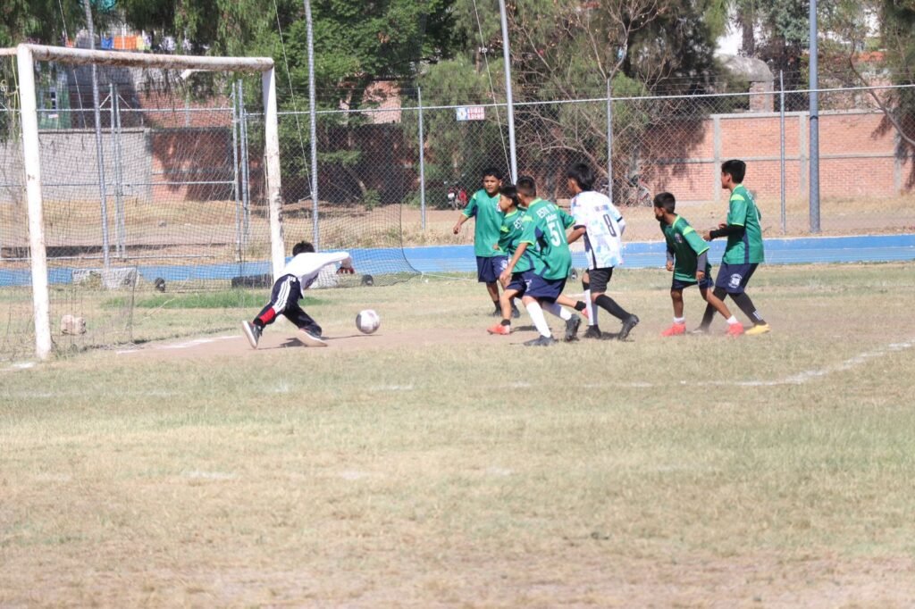 Inauguran en Irapuato los encuentros deportivos entre telesecundarias