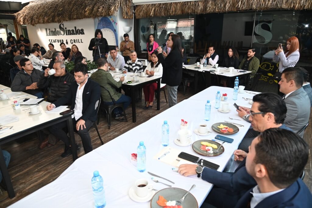 Durante la reunión, la alcaldesa de Irapuato, Lorena Alfaro, afirmó que es importante trabajar de la mano con el sector restaurantero.