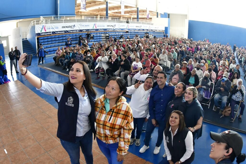 ¡Cumplen y Avanzan! Realizan con éxito segunda entrega de apoyos con ‘Alimentando con paso firme’ La alcaldesa, Lorena Alfaro García, reconoció que con este programa y con más apoyos y servicios, en este 2024 lo mejor está por venir para Irapuato.