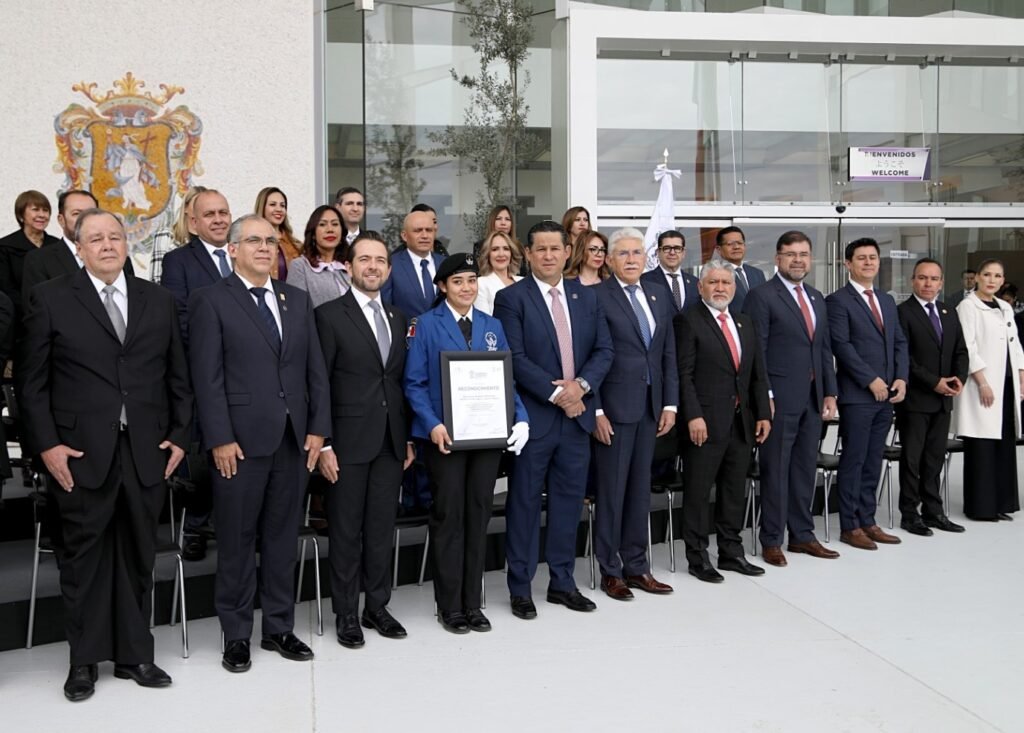 Se reúnen autoridades para conmemorar la Adhesión Formal del Estado de Guanajuato al Federalismo Mexicano.