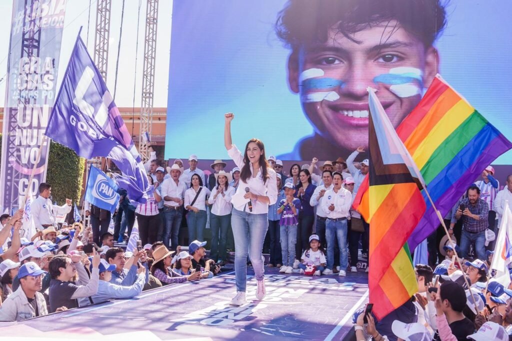 Durante el evento, los asistentes mostraron su fuerza con un panismo unido y listo para pintar de esperanza a Guanajuato.