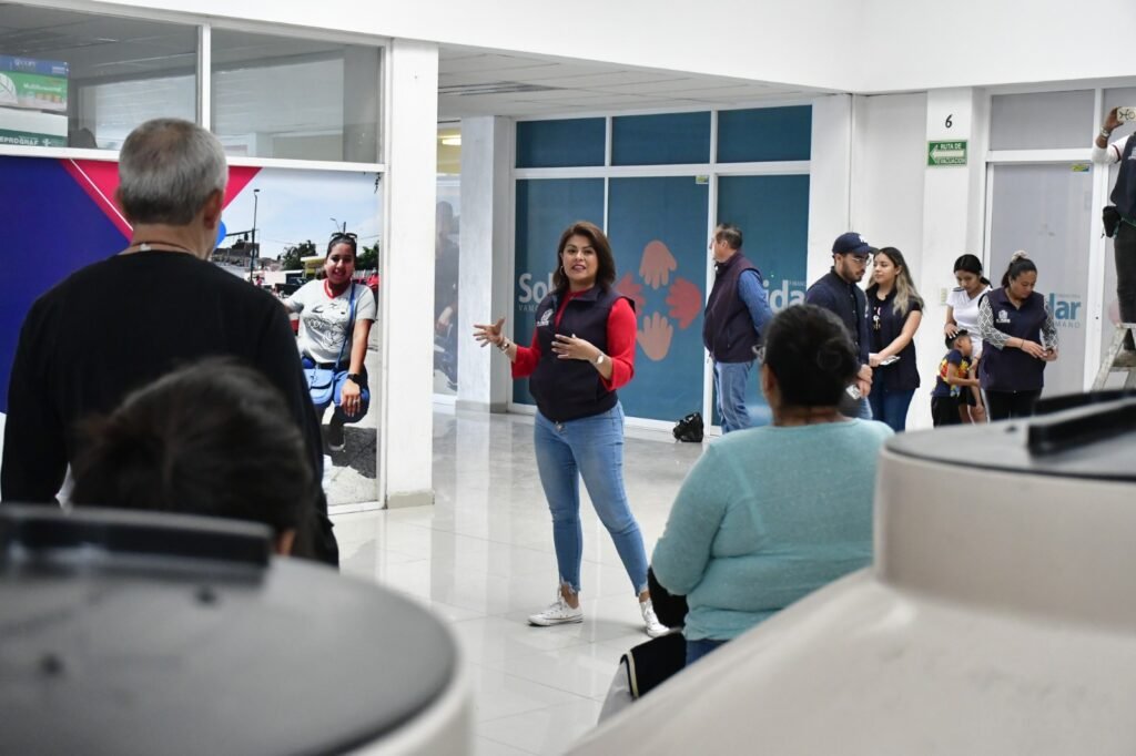 Durante la entrega, Liliana Flores Rodríguez, directora de Desarrollo Social y Humano reiteró el compromiso de apoyar a los irapuatenses.