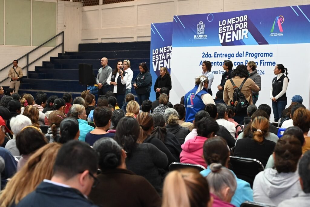 Fueron más de mil despensas las que se entregaron en el evento por parte de las autoridades de Irapuato.