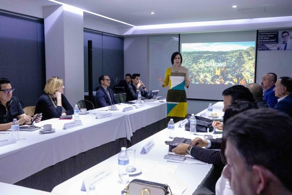 En la reunión, fueron varios los expertos que compartieron su punto de vista a favor del crecimiento de Guanajuato.