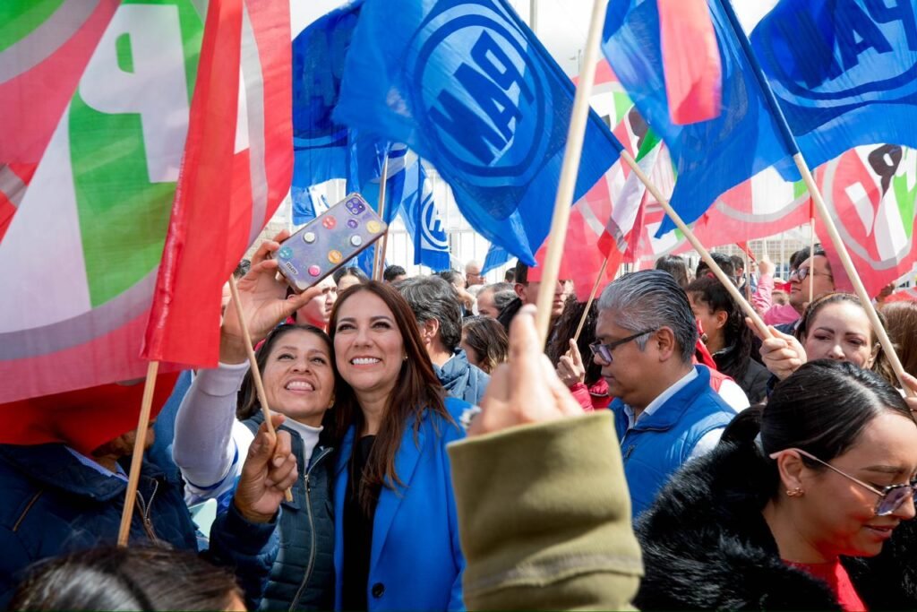 Libia Dennise García Muñoz estuvo acompañada por decenas de militantes en este momento tan emotivo.