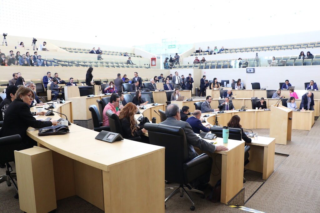 El Pleno del Congreso local trabaja para que el Gobierno Federal disminuya las carencias sociales.