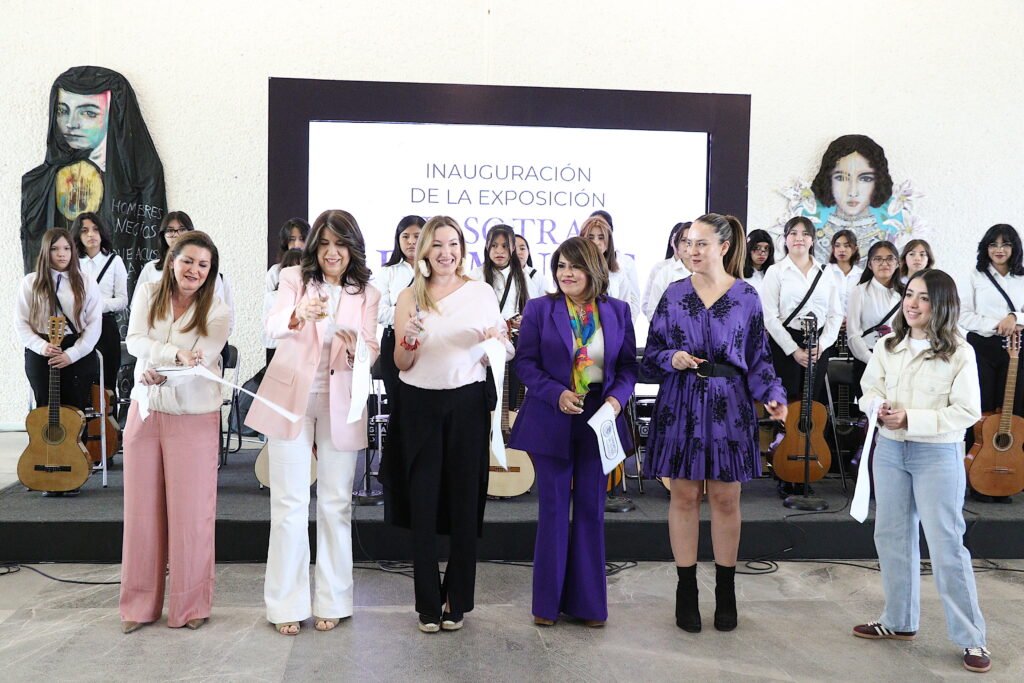 Durante el evento, los asistentes disfrutaron de varias obras, además de la presentación la Casa de la Guitarra Popular de Celaya A. C.