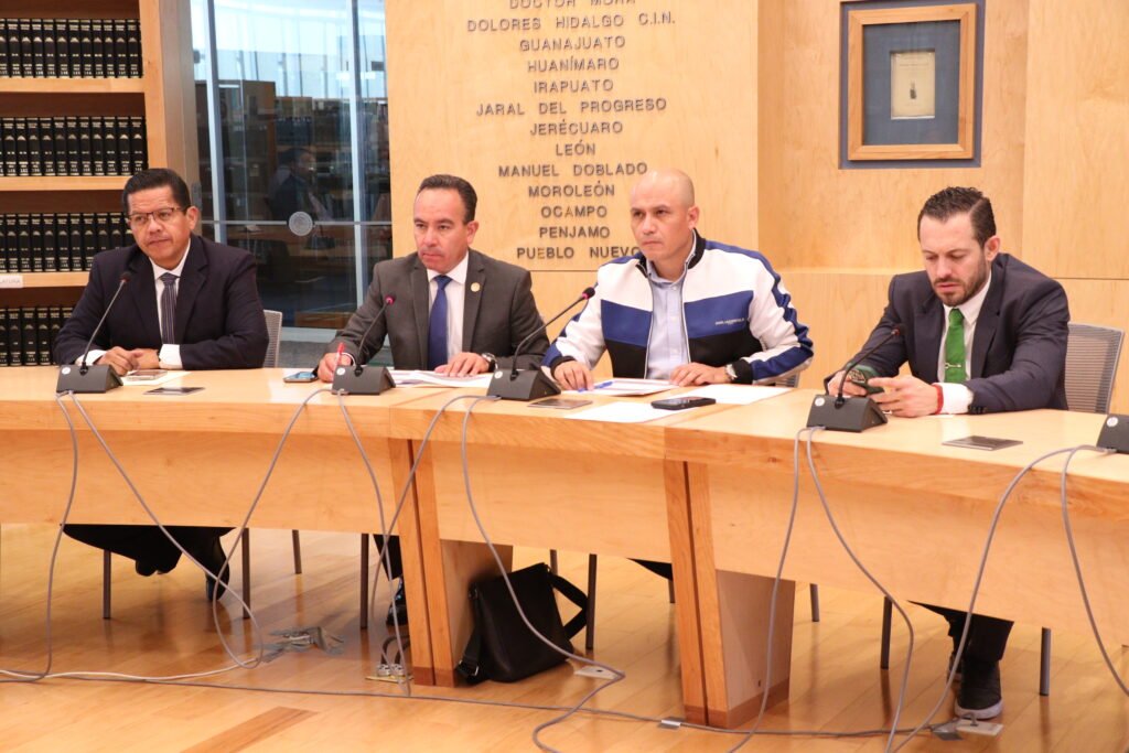 Durante la sesión se llevó a cabo la aprobación por parte de la Comisión de Seguridad Pública y Comunicaciones.