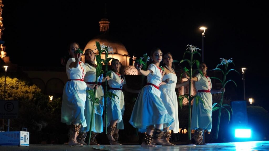 En el homenaje al maestro Salvador Almaraz López, presentó el Ballet Folklórico del IMCAR su nueva producción.