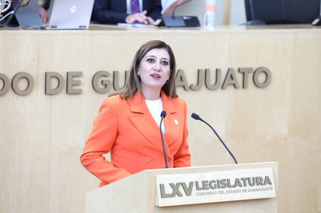 La legisladora Cristina Márquez Alcalá habló de esta iniciativa de reforma a la Ley que Regula a los Agentes Inmobiliarios.