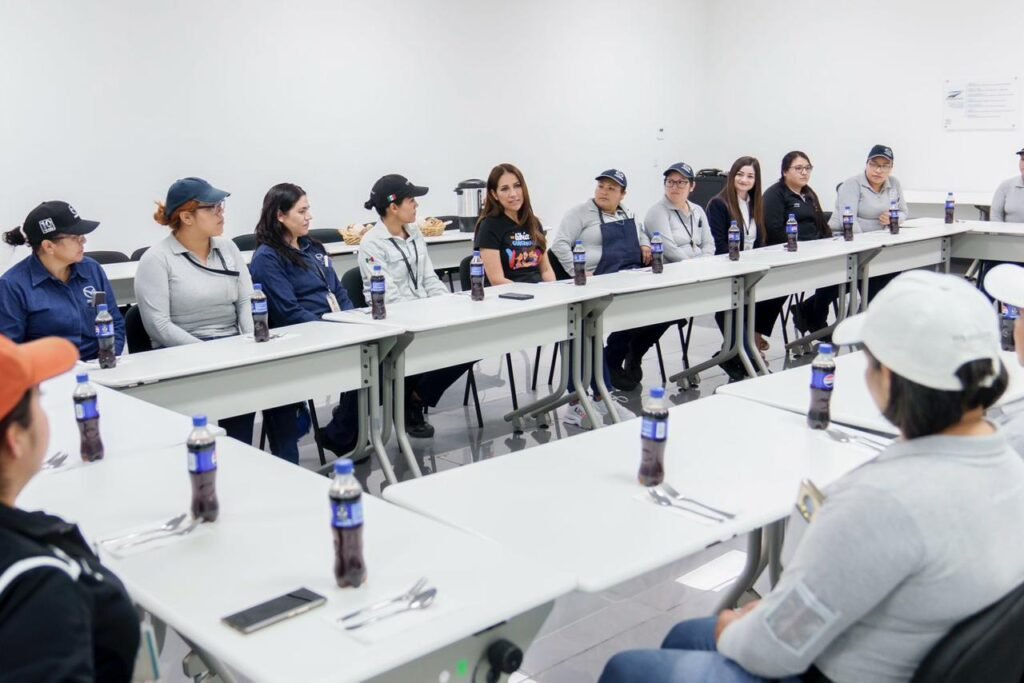 La candidata de la coalición Fuerza y Corazón por Guanajuato visitó la Planta Mazda de Salamanca para convivir con mujeres trabajadoras.