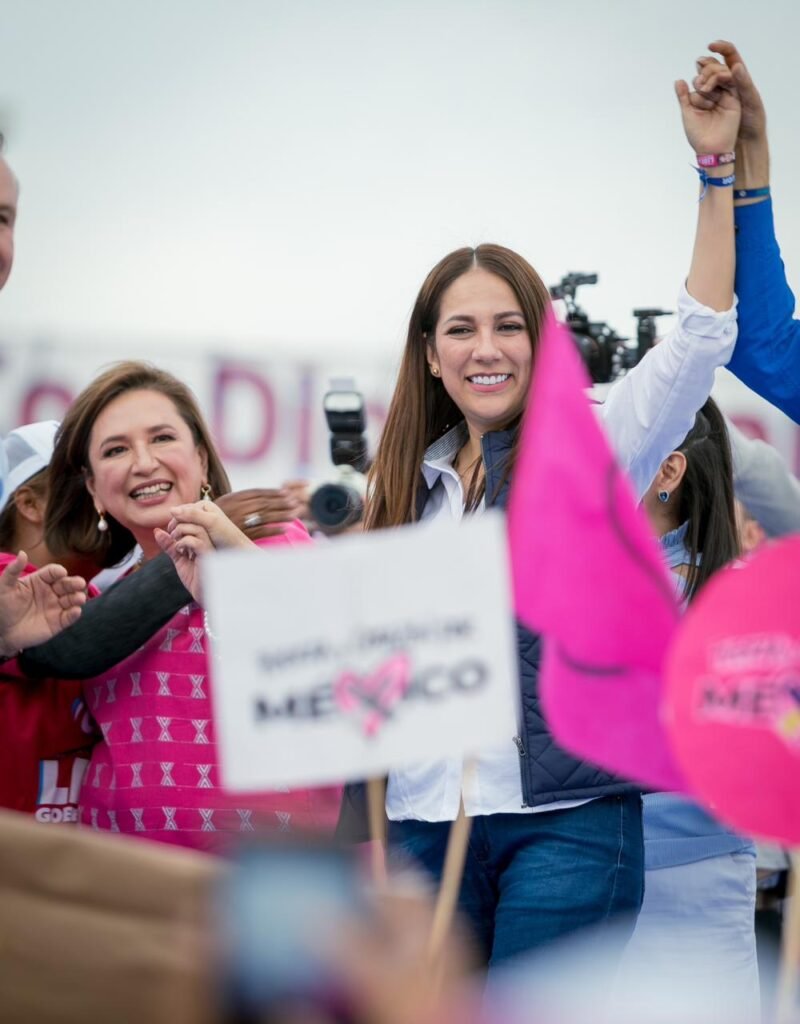 El arranque de campaña de Libia Dennise García Muñoz Ledo, estuvo acompañada por Xóchitl Gálvez, en el estadio Sergio León Chávez.
