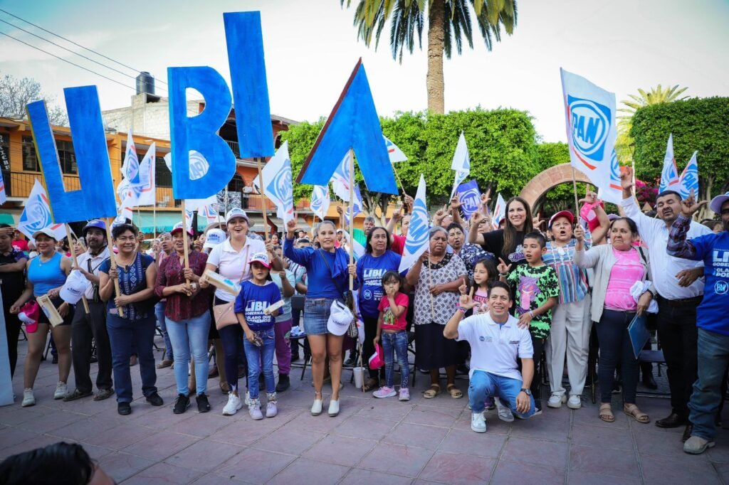Libia Dennise se comprometió en Xichú a brindar una mejor oferta educativa para las y los jóvenes.
