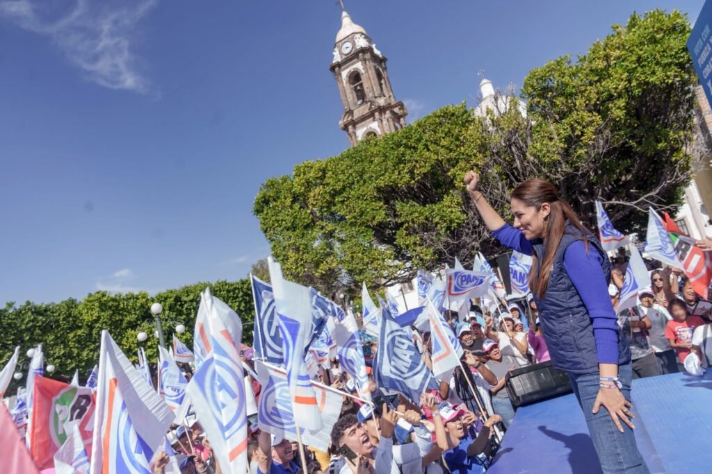 Libia Dennise García Muñoz Ledo recibió el apoyo de la ciudadanía en Tarimoro, donde agradeció su confianza.