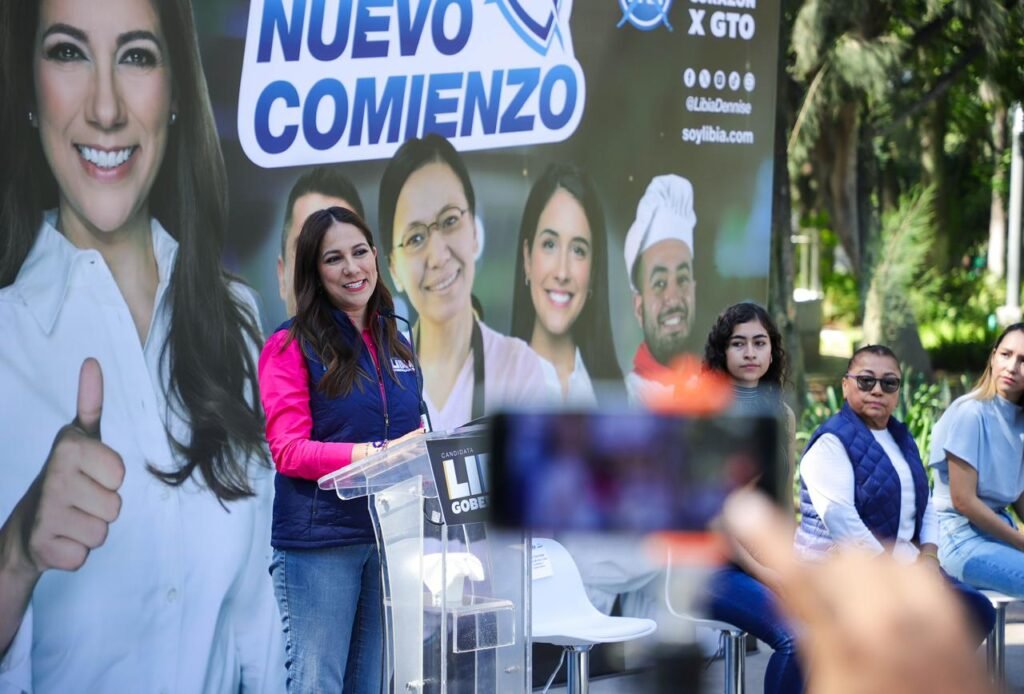 Durante la reunión, Libia Dennise García Muñoz Ledo reconoció la importancia de desarrollarse económicamente.