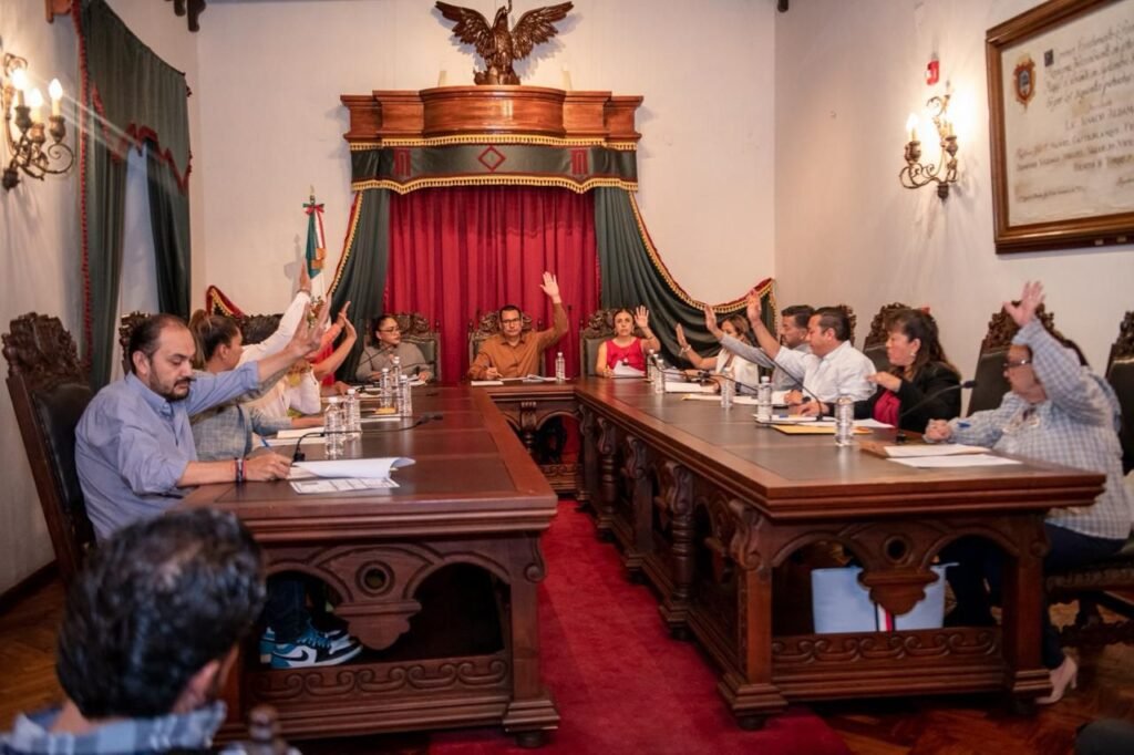 En la 80.a Sesión Ordinaria de Ayuntamiento, los asistentes dieron su visto bueno a la licencia del alcalde.