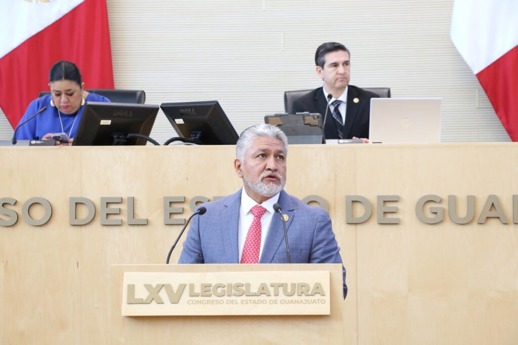 Alejandro Arias Ávila compartió con los presentes información sobre la diabetes y como afecta a los mexicanos.