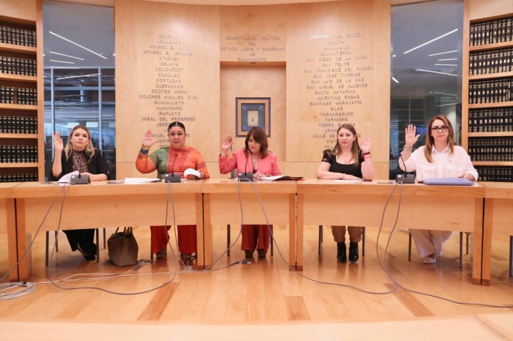 Sesiona la Comisión para la Igualdad de Género del Congreso local.