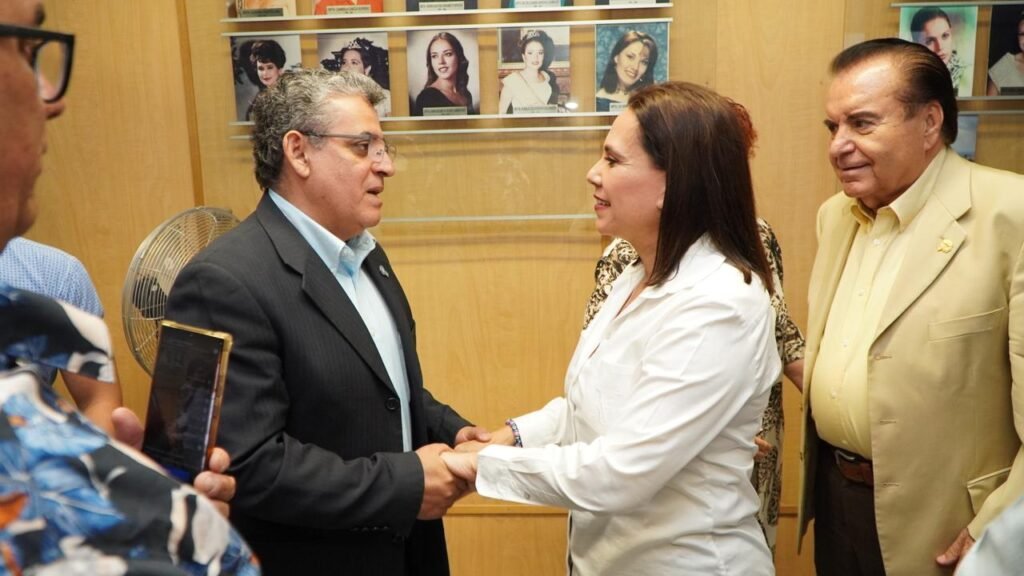 Lorena Alfaro escuchó las propuestas y necesidades de los integrantes de la asociación Ejecutivos de Ventas y Mercadotecnia.