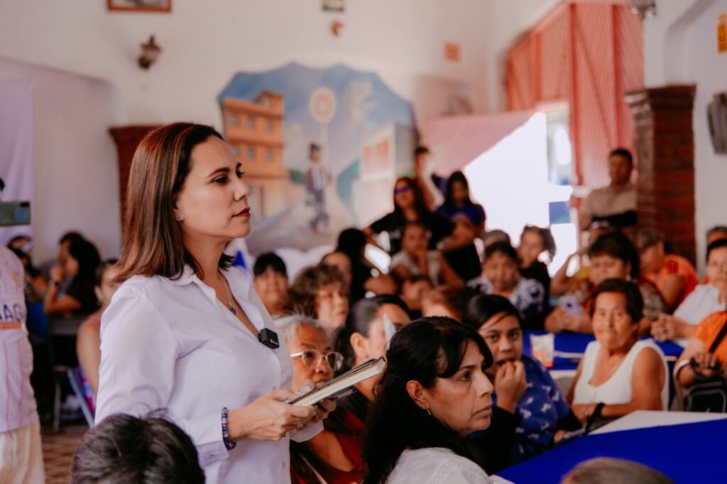 Miles de personas han brindado su apoyo a Lorena Alfaro García, quien ha escuchado a los irapuatenses.