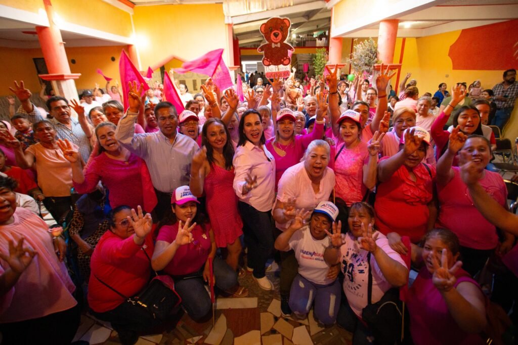 Lorena Alfaro visitó a los vecinos de la Ganadera, donde le brindaron su apoyo.