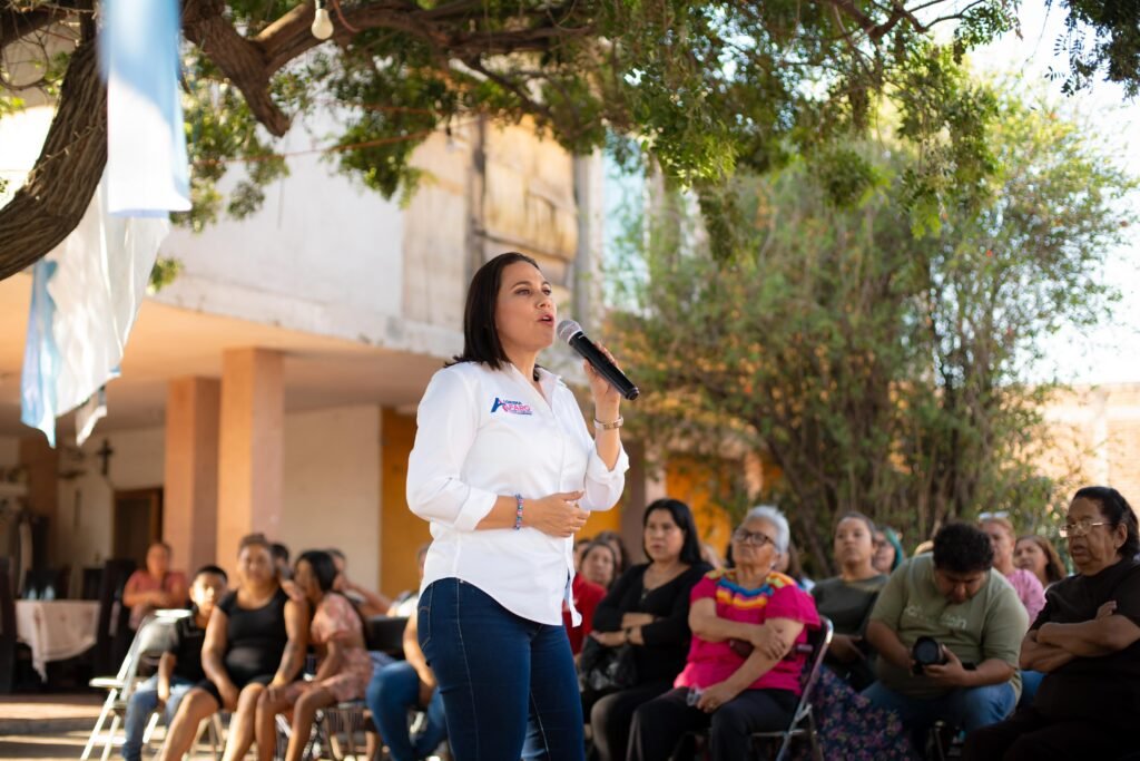 Lorena Alfaro escuchó y convivió con los habitantes de San Juan de Retana y colonias cercanas.