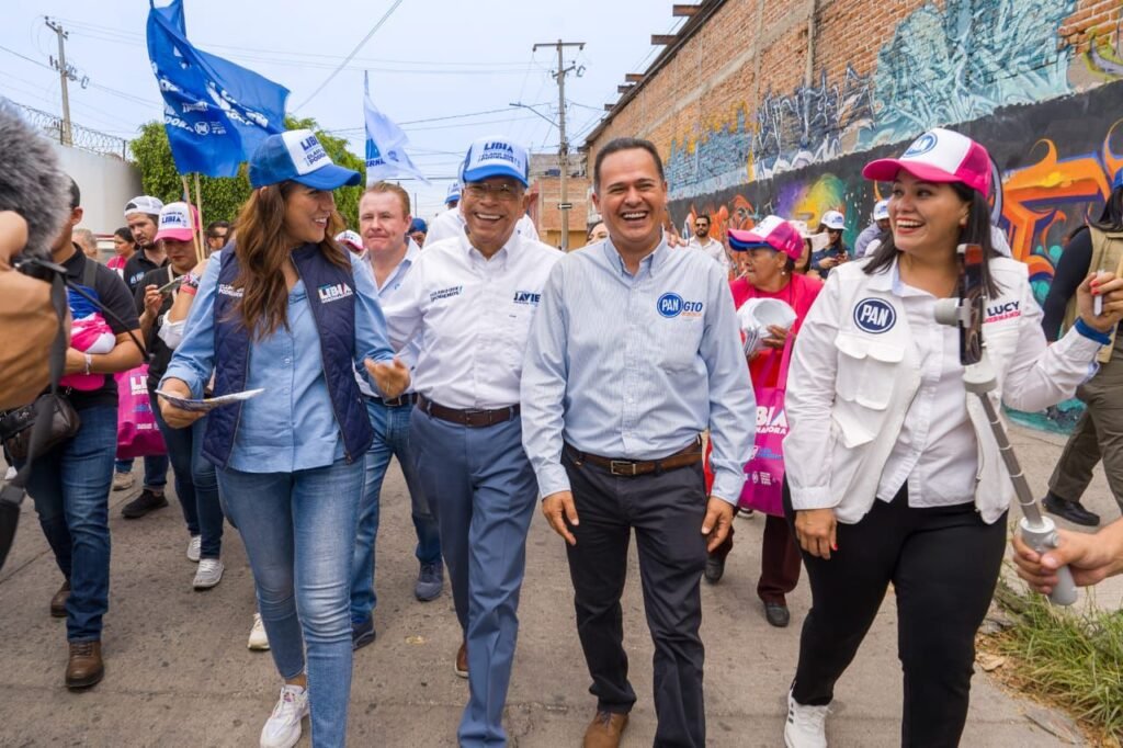 Javier Mendoza y Libia Dennise escucharon a los habitantes del Barrio de San Juan y en la colonia San Juanico.
