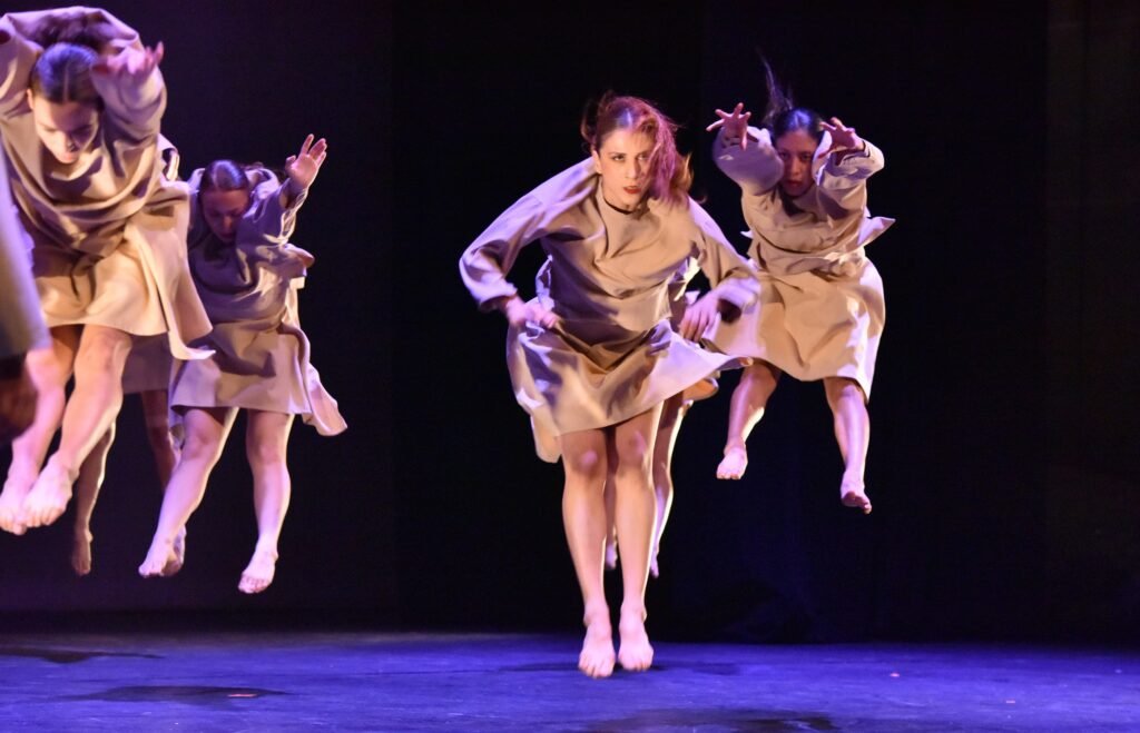 Se presentó en el Teatro de la Ciudad, el espectáculo “Diálogos en Movimiento”.
