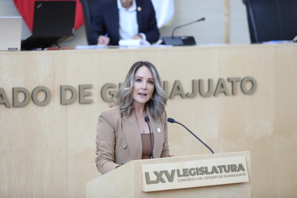 Desde la tribuna del Congreso del Estado, la diputada Margarita Rionda pidió impulsar el desarrollo de las mujeres.