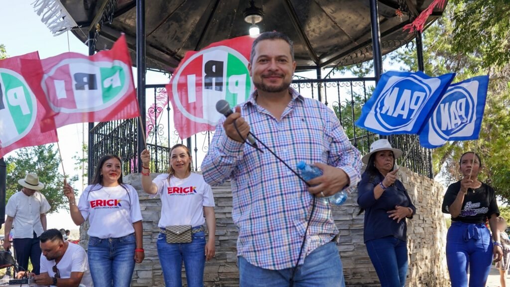Erick Montemayor recibió el apoyo de la ciudadanía de Puerta de la Aguililla, Puerta de los Guzmán y al Potrero.