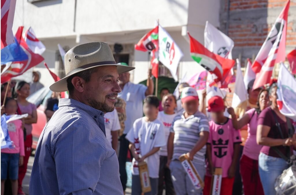 Erick Montemayor recibió el apoyo de la ciudadanía del barrio de San José, Los Charcos y La Tinaja.