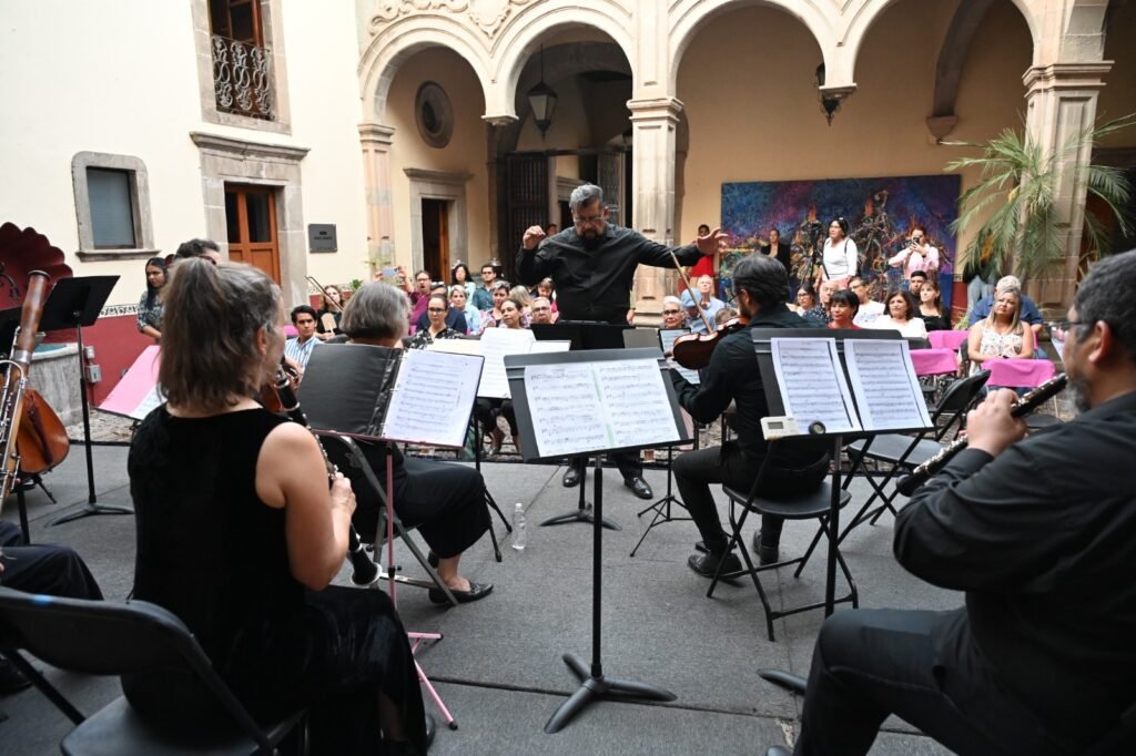 La Sinfonietta MIQ 2024 presentó un gran programa musical en el patio del Museo Salvador Almaraz de Irapuato.