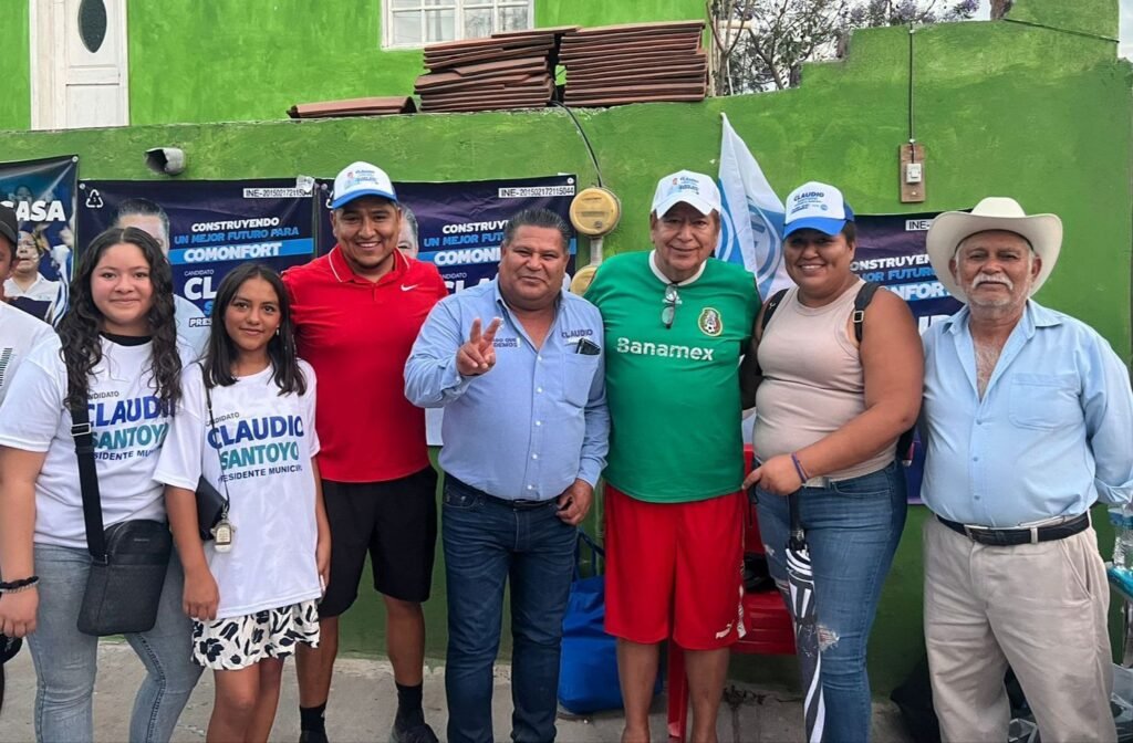 Claudio Santoyo recorrió varias calles, donde atendió a los habitantes.