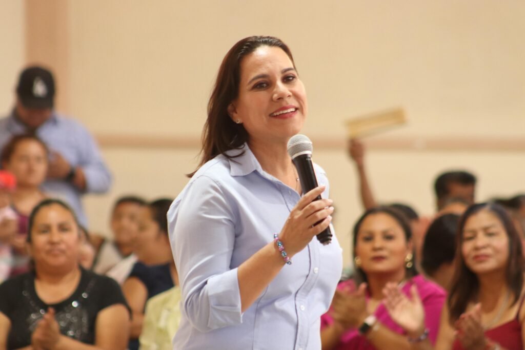 Lorena Alfaro recibió el apoyo de los vecinos de la zona sur poniente de Irapuato.