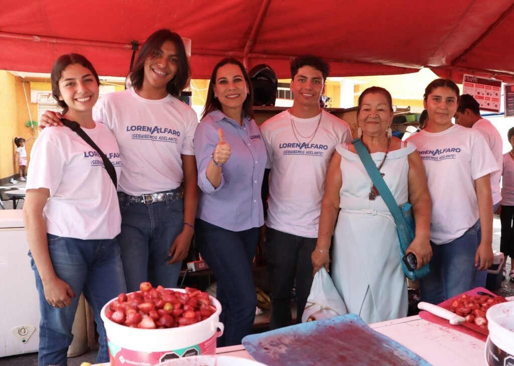 Lorena Alfaro visitó todos los puestos del tianguis de La Lagunilla, donde platicó con los comerciantes.