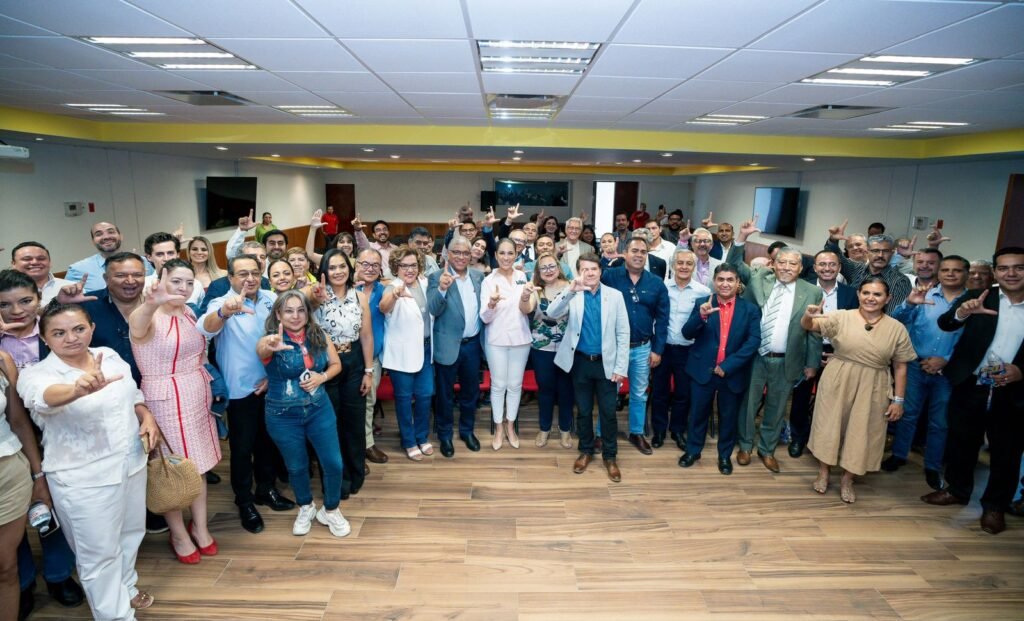 Libia Dennise reiteró su compromiso por seguir impulsando el desarrollo y construcción de obras en Guanajuato.