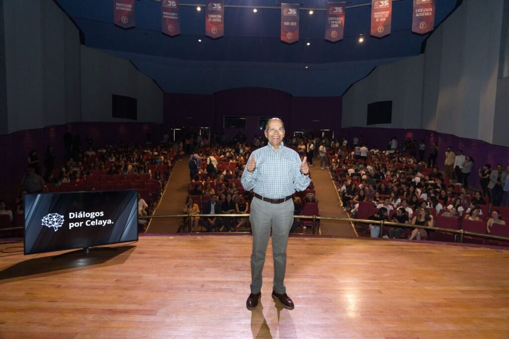 Javier Mendoza, visitó la Universidad de Celaya donde compartió parte de su propuesta de campaña rumbo a la elección del 2 de junio.