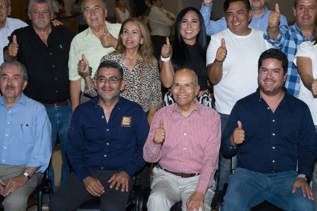 Javier Mendoza recibió el apoyo de los integrantes del Colegio de Arquitectos de Celaya.