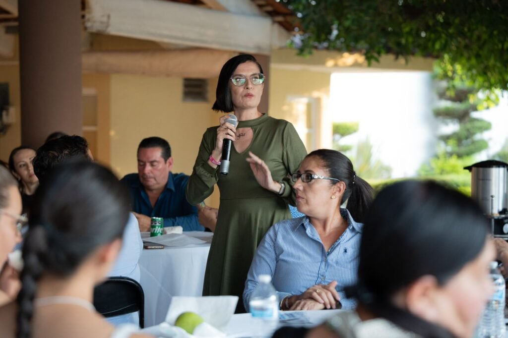 En la reunión con personal del sector salud, se escucharon las necesidades y oportunidades para mejorar la atención en Guanajuato.