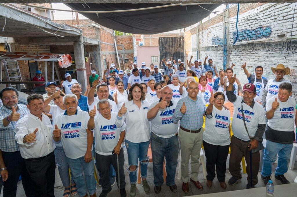 Javier Mendoza fue bien recibido por la gente en la asamblea general de la “Unión de Comerciantes del Mercado Agropecuario Siglo XXI A.C.”.