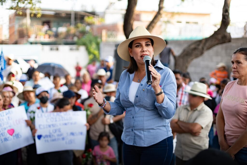 Lorena Alfaro afirmó en su visita que trabajará por el desarrollo de San José Bernalejo.