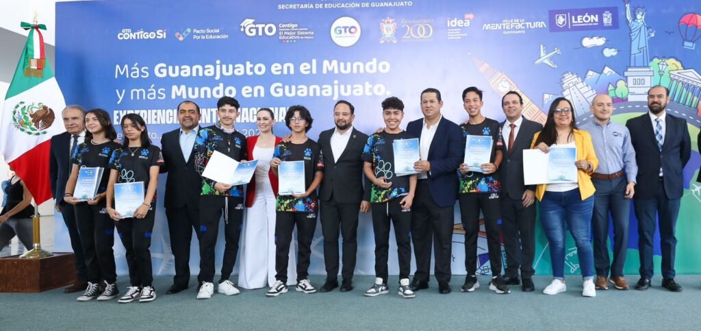 Durante la ceremonia, los estudiantes se mostraron motivados por ser parte de esta aventura académica en Guanajuato.