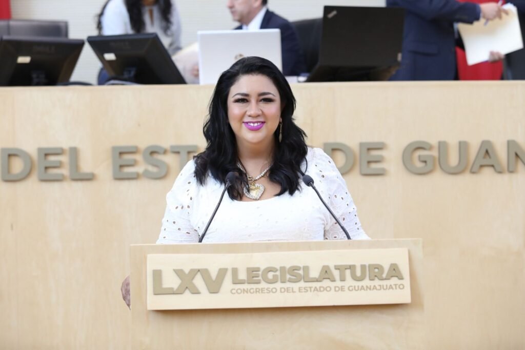 Katya Soto se alegra sobre elección de la primera mujer Gobernadora en Guanajuato La diputada Katya Soto reconoció el avance que ha tenido Guanajuato.