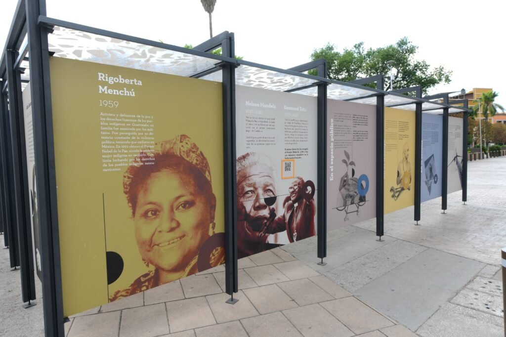 Todo listo para la inauguración de la exposición ‘El Túnel de la Paz’, en el Andador Juárez, en el Centro Histórico.