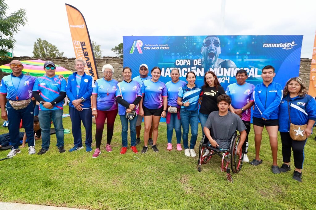 Los pequeños estuvieron acompañados por sus papás durante la copa natación 2024.