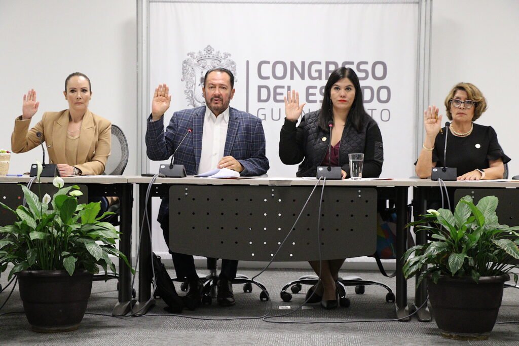 Durante la sesión, se analizaron varios temas de acuerdo relativas a las manifestaciones de estudiantes de la Universidad de Guanajuato.