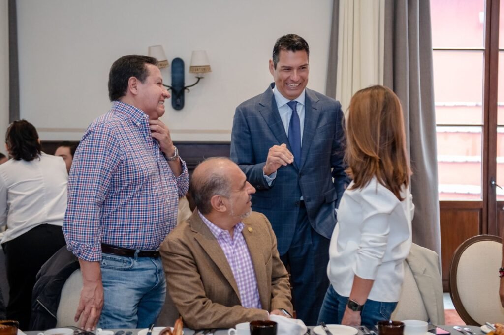 Mauricio Trejo, junto con prestadores del sector Turismo y el Gobierno Municipal se unen a favor del Municipio.